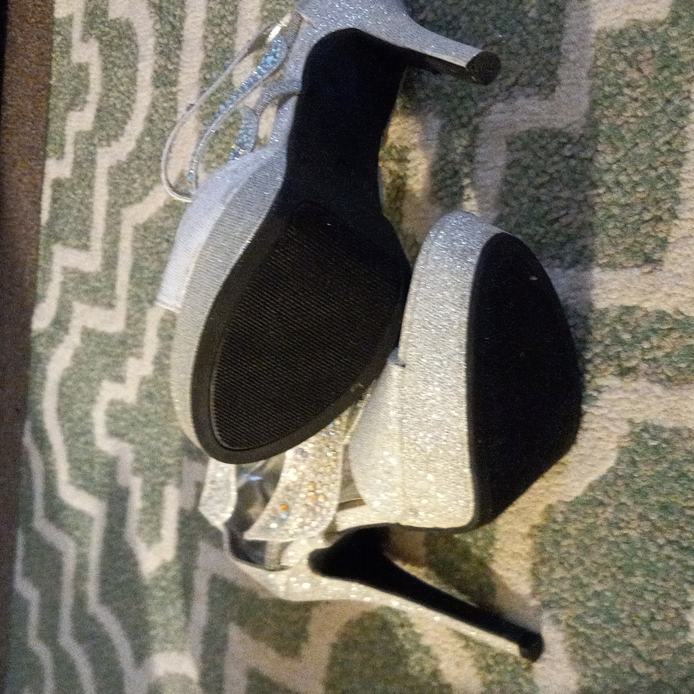 Shoes - Picture 2 of 3